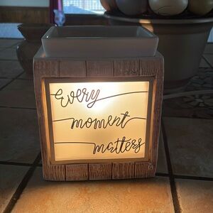 Every Moment Warmer. Scent burner. Plug in.